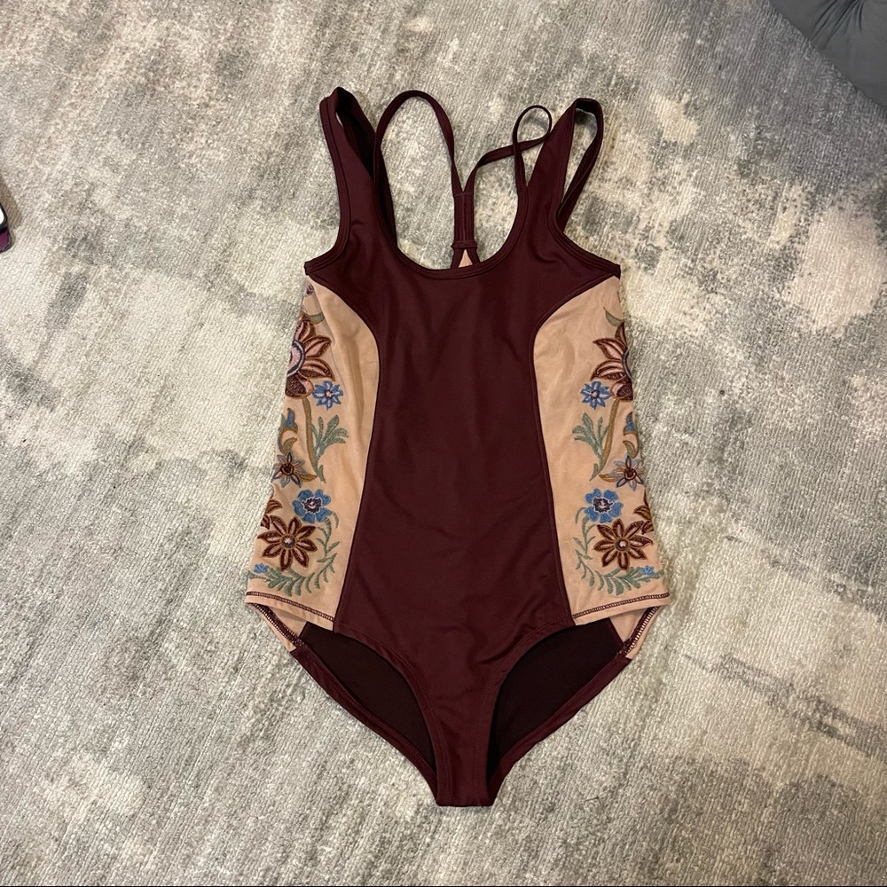 Without walls embroidered whole piece swim suit